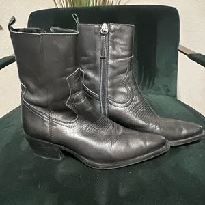 Black cowgirl boots. Snip toe with embroidery